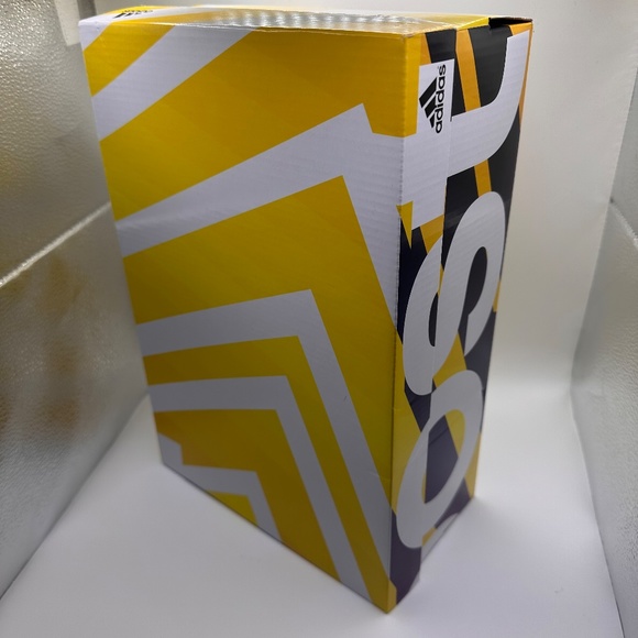 Adidas UltraBOOST Running Shoes - Men's US 8 - Includes original box - Picture 9 of 9